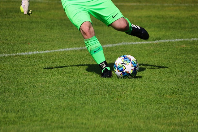 狗子28官网：隆戈：米兰和尤文都对德泽尔比感兴趣，米兰是他的心中挚爱.